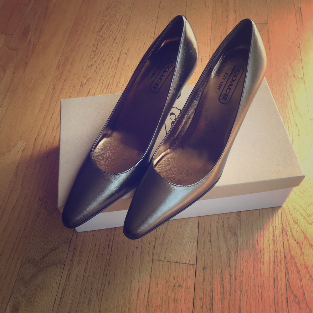 Coach pumps